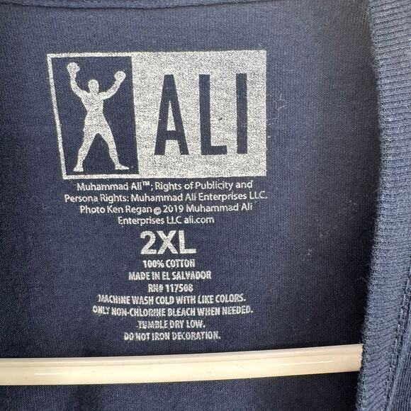 Muhammad Ali Rumble Young Man Rumble T-Shirt Mens 2XL Navy Blue Jungle - Picture 5 of 7